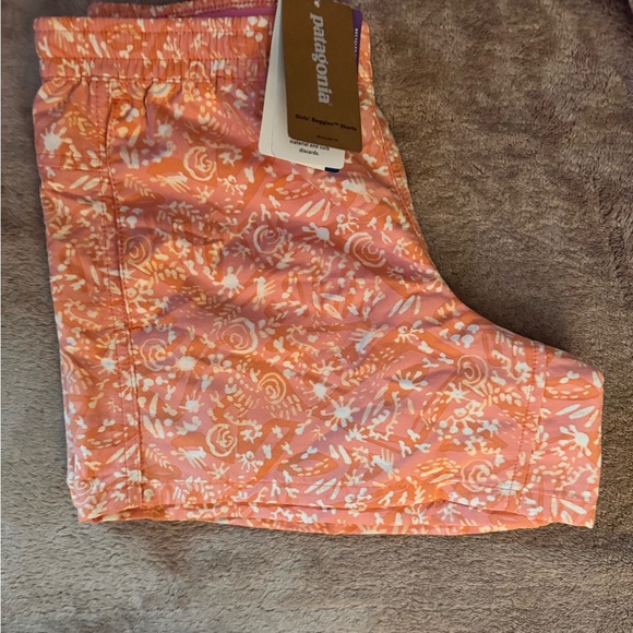 Patagonia Other - Patagonia GIRLS Baggie Shorts SIZE L (10 12) peach color NWT